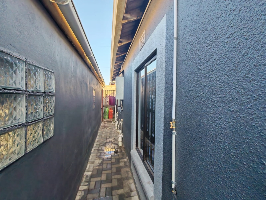 4 Bedroom Property for Sale in Delft Western Cape